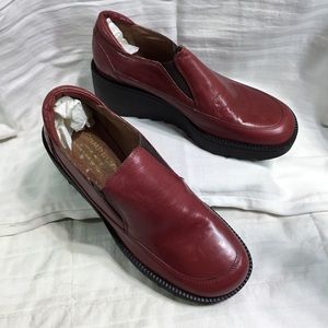 Donald Pliner hiking/walking shoes, size 6M, 2”heel, NWOT